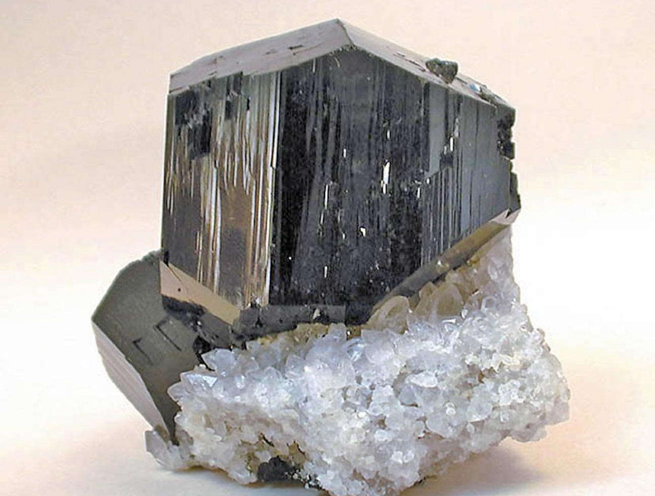 Men issiq havo disk pornosi haqida mavzu qoshishga qaror qildim.