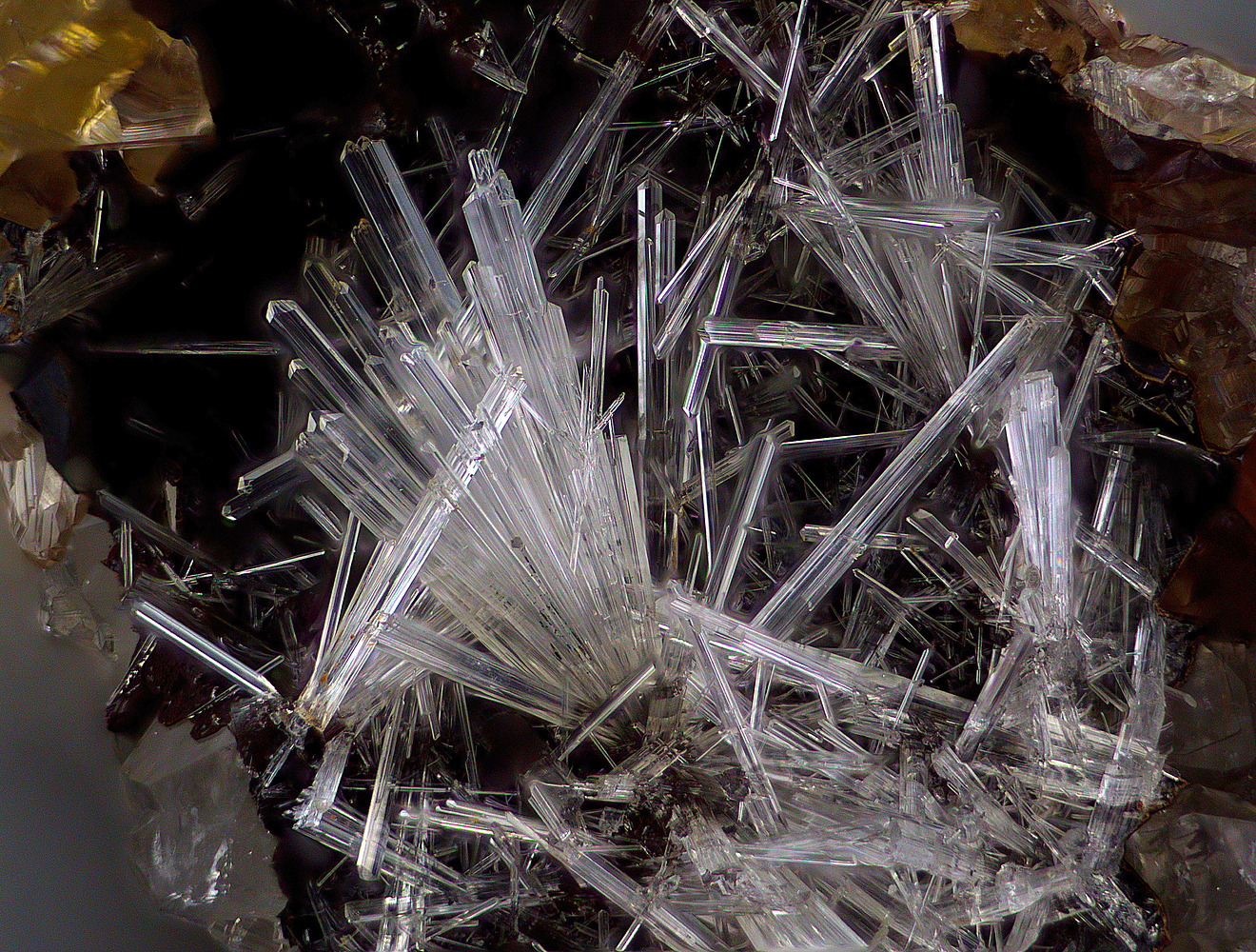 Wavellite: Mineral information, data and localities.