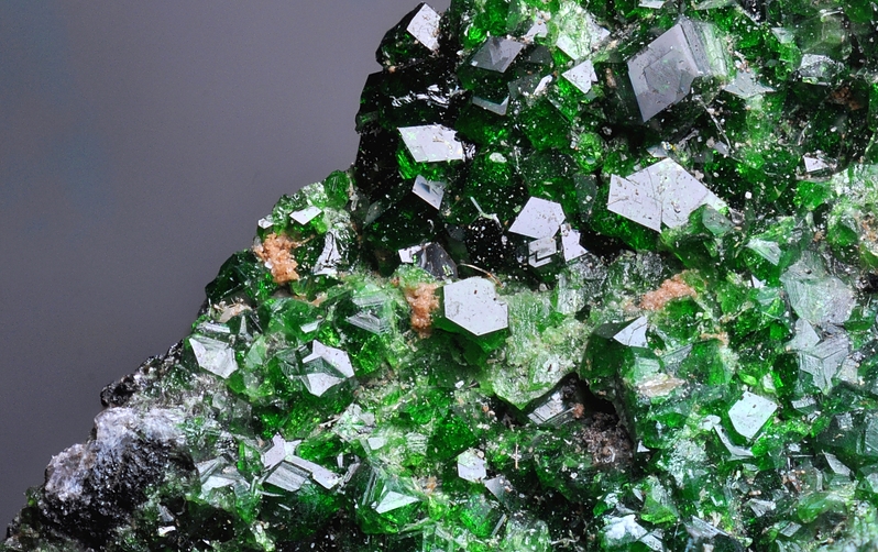Y04 xkg uvarovite