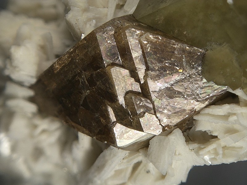 Zircon: Mineral information, data and localities.